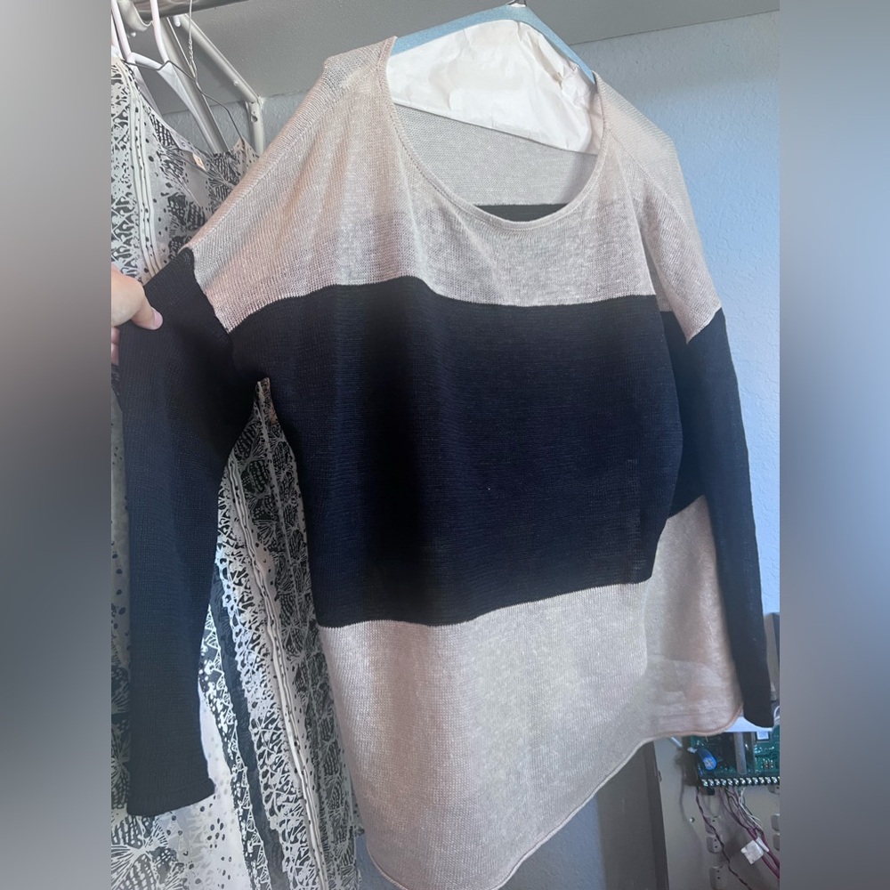 Alice + Olivia color block tan and black sweater